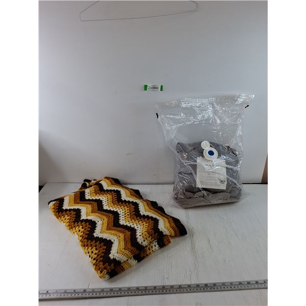 Fitted Sheet 54" x 76", Flat Sheet 86" x 96" and ~35" x 55" Knit Blanket