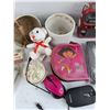 Image 3 : Portable Radio, CD Case, Computer Mouses, Strap Hinge, Ceramic Planter, Misc