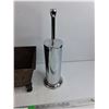 Image 4 : Metal Planter & Toilet Brush