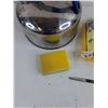 Image 5 : Tea Pot, Rope, Lint Roller, Scissors, Adult Poncho, Sponge