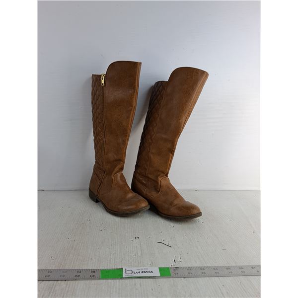 Womans Brown Boots Size 7 ( as is)