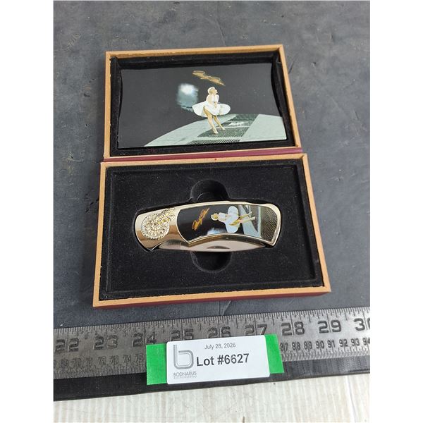 Nostalgic "Marilyn Monroe" Jack Knife & Case