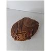 Image 2 : Vintage Adult Left Handed Regent Ball Catcher's Mitt