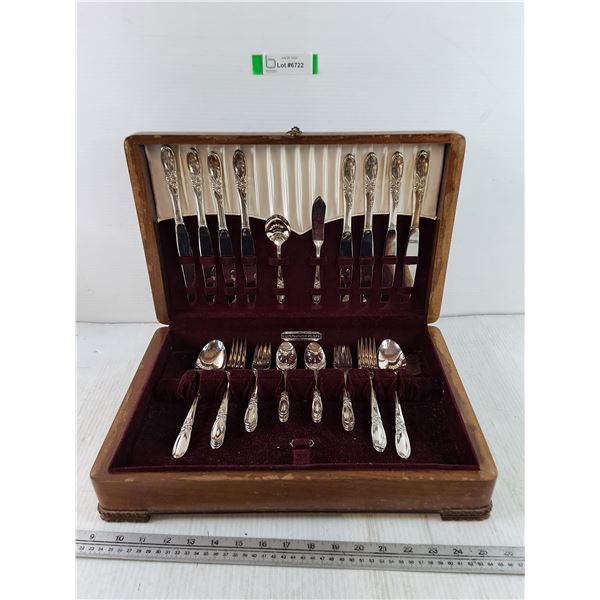 Nobility Community Plate Silverware with Chest