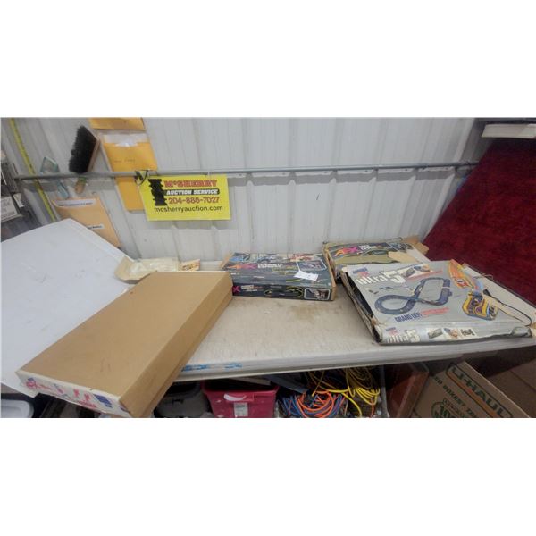 Aurora AFX Ultra 5 Grand Défi, Nite Chase, and More Slot Car Racing Sets Didn.T See Any Cars