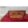 Image 6 : RCA Nipper Vintage AM Radio, Reddish-Brown Bakelite Case with Cream Tuning Dial, 1946r