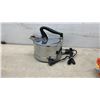 Image 2 : Vintage Osterizer Chrome Blender, Chrome Electric Kettle, Glass Sugar Shakers