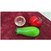 Image 4 : Decorative Art Glass Grape Cluster, Dishes, Fruit Sculptures, and More