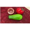 Image 5 : Decorative Art Glass Grape Cluster, Dishes, Fruit Sculptures, and More