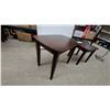 Image 3 : 2 Modern Dark-Stained Wood Nesting Tables with Tapered Legs, Set of Two Biggest 22 x 27 x 19"