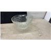Image 3 : Arlington Glass Punch Bowl Set with Cups and Ladle in Original Box