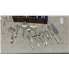 Image 4 : Silverplate Flatware Set in Blue Velvet-Lined Wooden Chest with Serving Pieces, Different Patterns