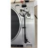 Image 4 : Hitachi HT-45 Direct Drive Turntable, 120 Volt, 60 Hz, 6 Watt, Made in Japan