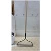 Image 5 : Roundup Advanced Pump 'N Go 5-Liter Grass and Weed Control Sprayer and Garden Rake