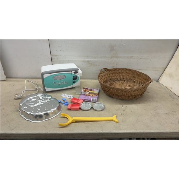 Hasbro Easy-Bake Ultimate Oven with Accessories, Cake Pan, Wicker Basket, Santa Cake Pan and More