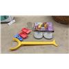 Image 4 : Hasbro Easy-Bake Ultimate Oven with Accessories, Cake Pan, Wicker Basket, Santa Cake Pan and More