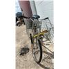 Image 5 : Vintage 1970s Raleigh Men's Multi-Speed Bicycle with Wire Basket and Rear Rack