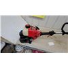 Image 4 : Yard Machines YF25 25cc 4-Cycle Gas String Trimmer