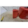 Image 4 : Kiekhaefer Mercury 6-Gallon Outboard Motor Fuel Tank and Esso Outboard Oil Container with Product