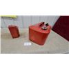 Image 5 : Kiekhaefer Mercury 6-Gallon Outboard Motor Fuel Tank and Esso Outboard Oil Container with Product