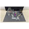 Image 1 : 250 ml Pyrex No. 4980 Erlenmeyer Flask, Glass Graduated Measure, and More