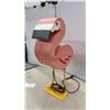 Image 4 : Vintage Novelty Pink Flamingo Table Lamp, Textured Paper Body With Yellow Metal Base, 22" Tall