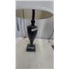 Image 3 : Pair of Traditional Urn-Shaped Table Lamps with Dark Bronze Bases and White Drum Shades