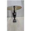 Image 4 : Pair of Traditional Urn-Shaped Table Lamps with Dark Bronze Bases and White Drum Shades
