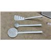 Image 2 : Vintage White Enamelware Kitchen Utensil Rack with Blue Trim, Spatula, Ladle, and Skimmer