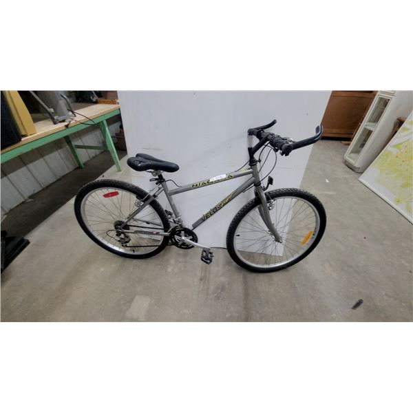 Niagara Velocity Hybrid Bicycle with Grip Shifters, Triple Chainring, and Bar Ends 26"