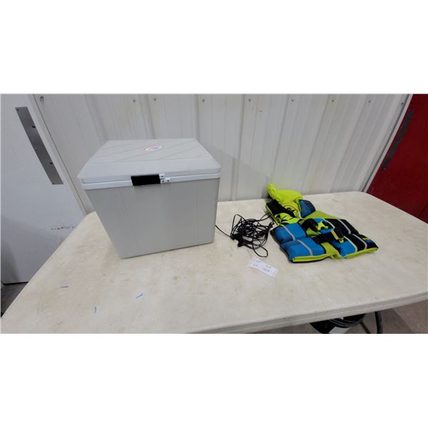 Koolatron P25 Thermoelectric Cooler/Warmer 12-Volt DC, Life Jacket