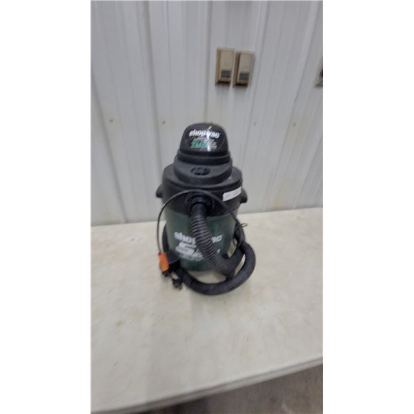 Shop-Vac 5-Gallon 2.0 Peak Horsepower Wet/Dry Vacuum with Hose