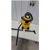 Image 1 : Shop-Vac 22.7 Litre 2.5 Peak Horsepower 6 Gallon Wet/Dry Vacuum with Attachments