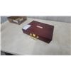 Image 4 : Portable Golf Putting Set in Wooden Presentation Case with Putter, Two Balls, and Cup