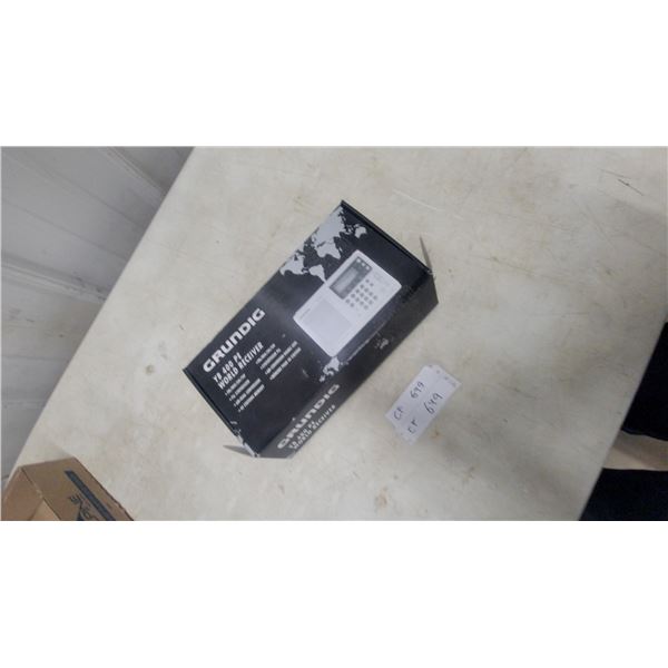 Grundig YB 400 PE World Receiver Radio, FM/MW/SW, PLL Synthesizer, 40 Station Memory, in Box