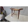 Image 3 : Vintage Wooden Saddle Spinning Wheel Stool with Hand-Woven Rush Seat and Turned Legs