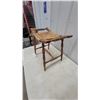 Image 4 : Vintage Wooden Saddle Spinning Wheel Stool with Hand-Woven Rush Seat and Turned Legs