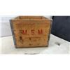 Image 8 : Vintage 1948 Coleman Major No. 236 Gasoline Lantern, Globe, and M.S.M. Wooden Crate