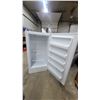 Image 4 : Frigidaire Energy Star Certified Upright Freezer 67 x 34 x 28"