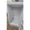 Image 6 : Frigidaire Energy Star Certified Upright Freezer 67 x 34 x 28"