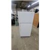 Image 1 : Maytag Performance Series White Top-Freezer Refrigerator 60 x 29 x 27"
