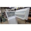 Image 4 : Maytag Performance Series White Top-Freezer Refrigerator 60 x 29 x 27"