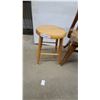 Image 2 : Vintage Wooden Banker's Armchair with Slat Back and Light Wood Round Stool