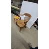 Image 4 : Vintage Wooden Banker's Armchair with Slat Back and Light Wood Round Stool