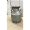 Image 4 : Vintage Metal Milk Can with Two Handles and Fitted Lid
