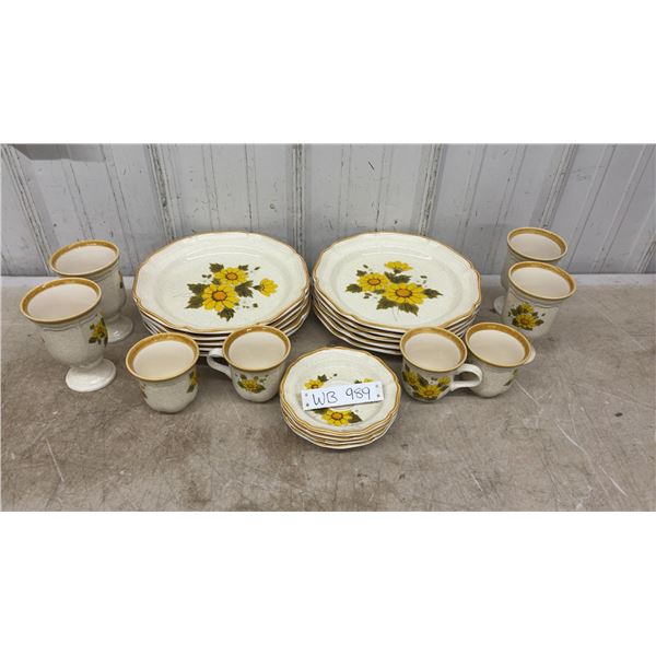 22 PCS. Sunflower Dinnerware Set