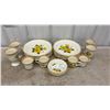 Image 1 : 22 PCS. Sunflower Dinnerware Set