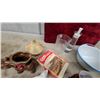 Image 3 : Vintage Enamelware Basins, Saalfield Perfect Picture Puzzle, Flash Cards, and More