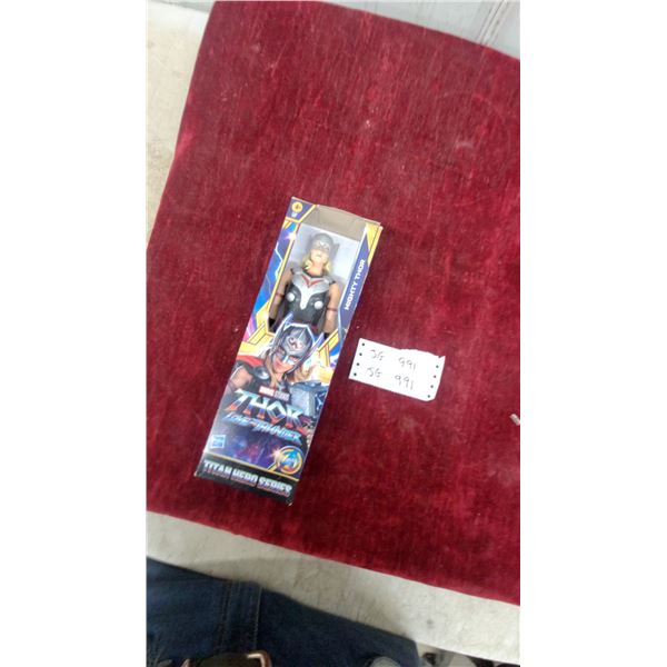 Hasbro Marvel Titan Hero Series Mighty Thor 12" Action Figure, Thor: Love and Thunder