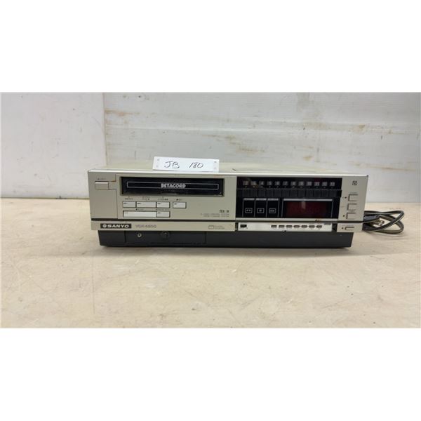 Sanyo VCR 4500 Betacord Video Cassette Recorder, 1980s, AC 120V 60Hz 33W